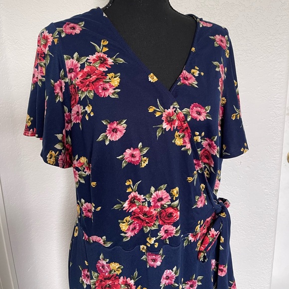 Fortune Ivy HiLo Wrap Dress - Picture 3 of 4